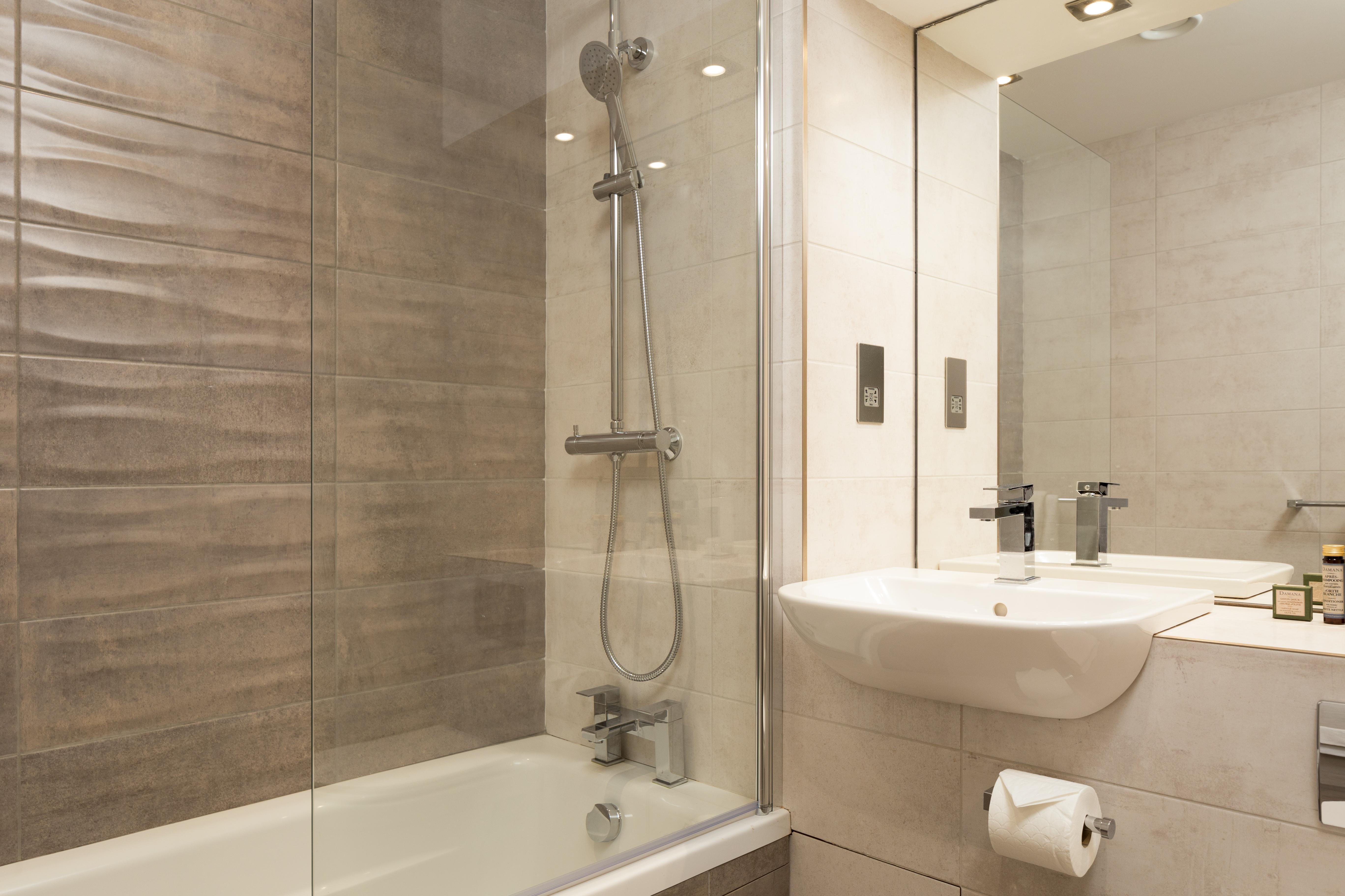 Roomzzz Stratford Apartahotel